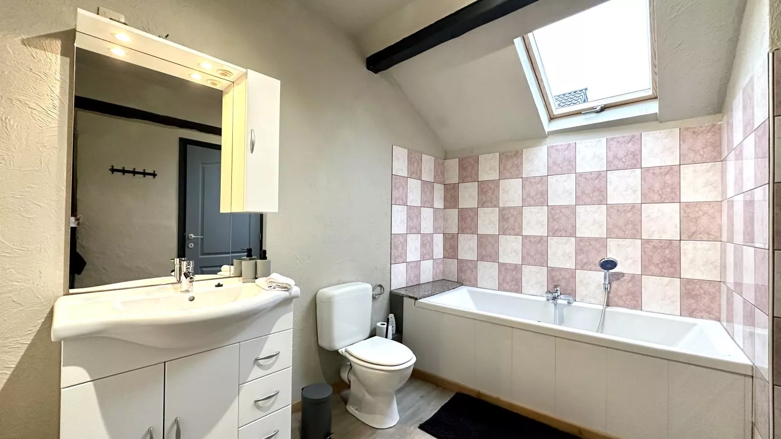 Tchénas-Bathroom