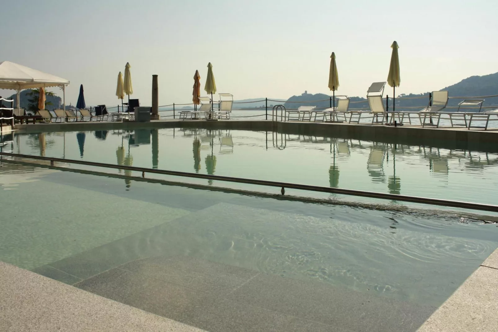 Residence Antico Verbano Meina-Trilo 6-Schwimmbad