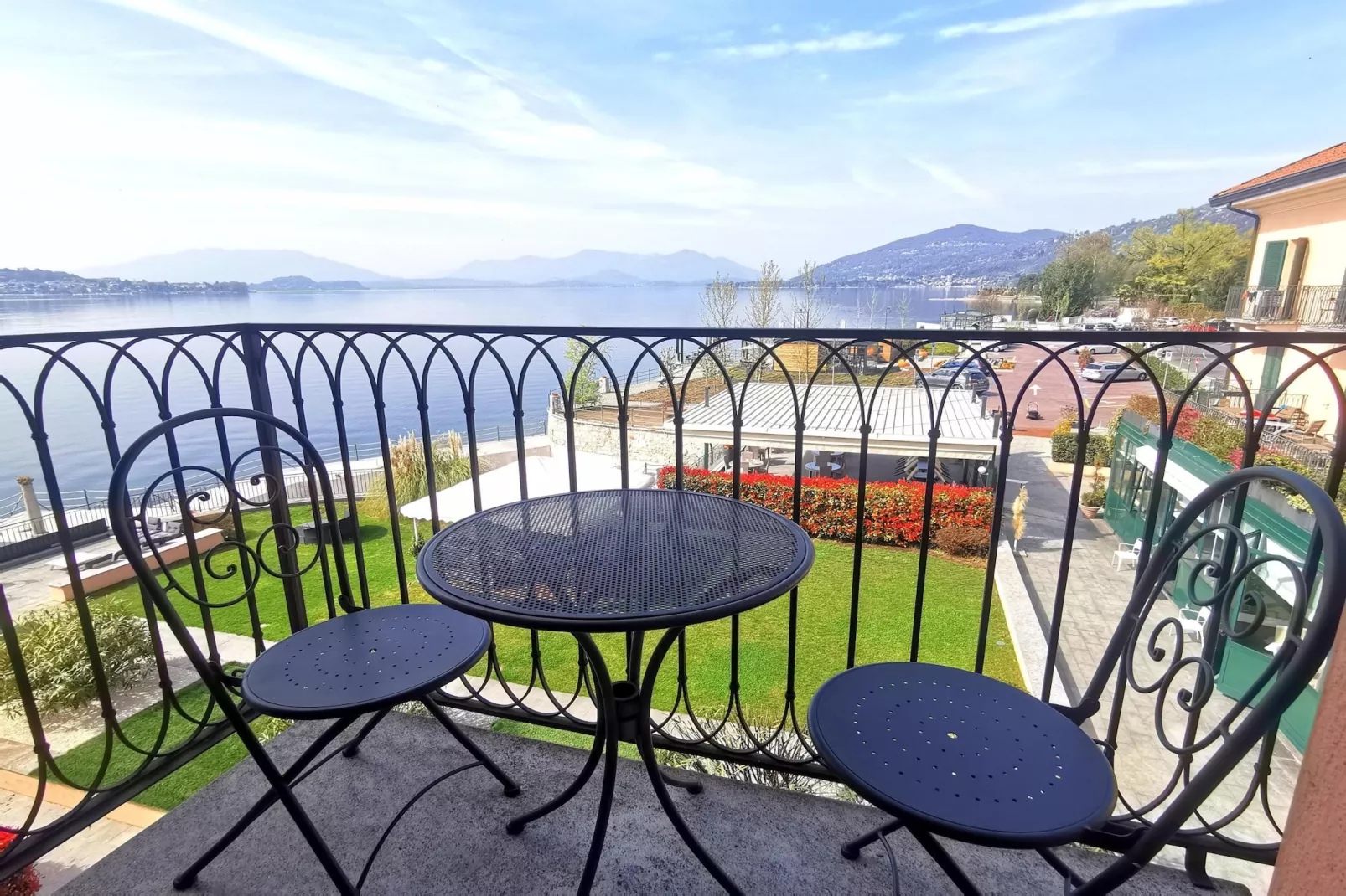 Residence Antico Verbano Meina-Trilo 6-Terrassenbalkon