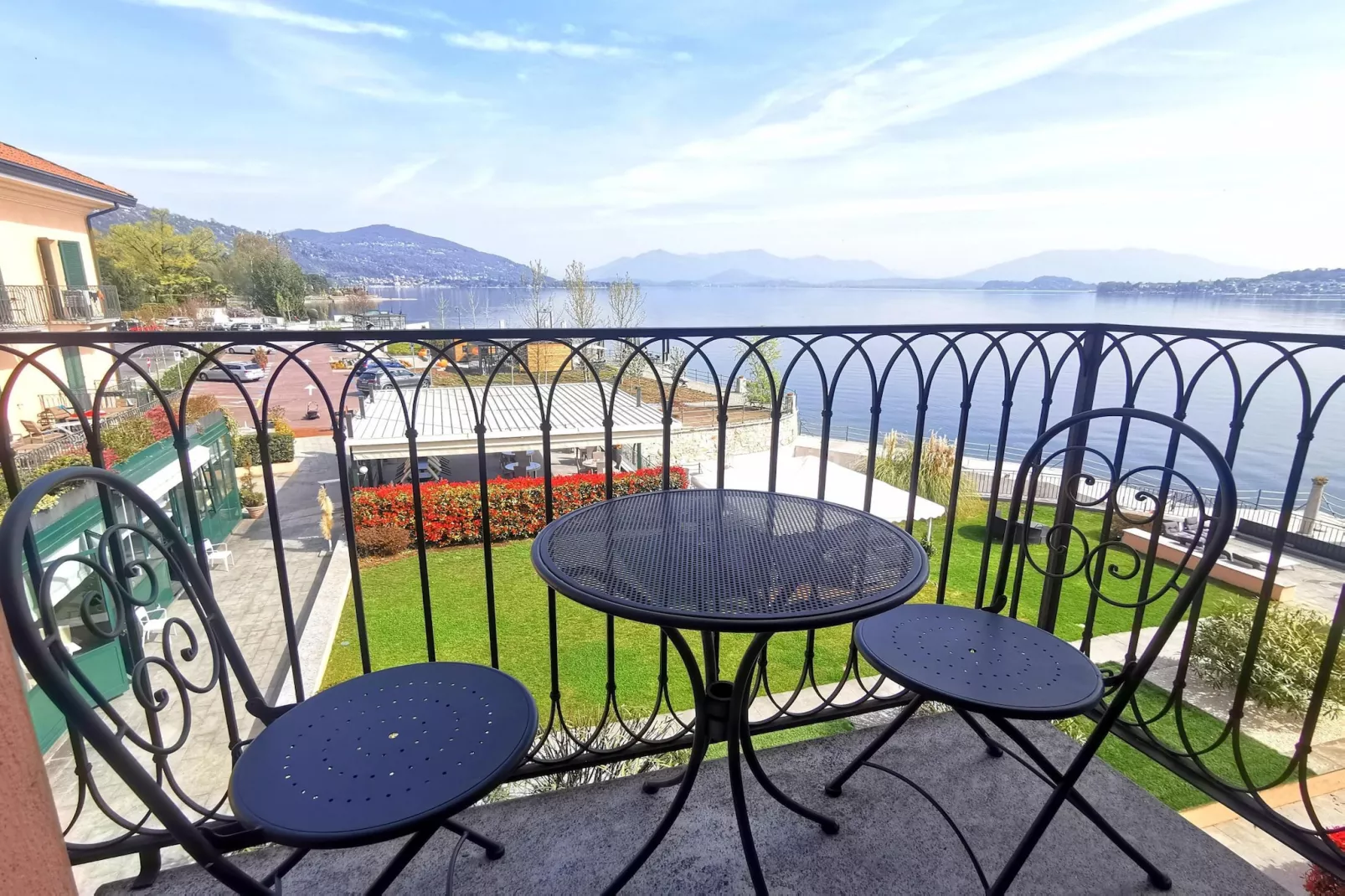 Residence Antico Verbano Meina-Trilo 6-Terrassenbalkon