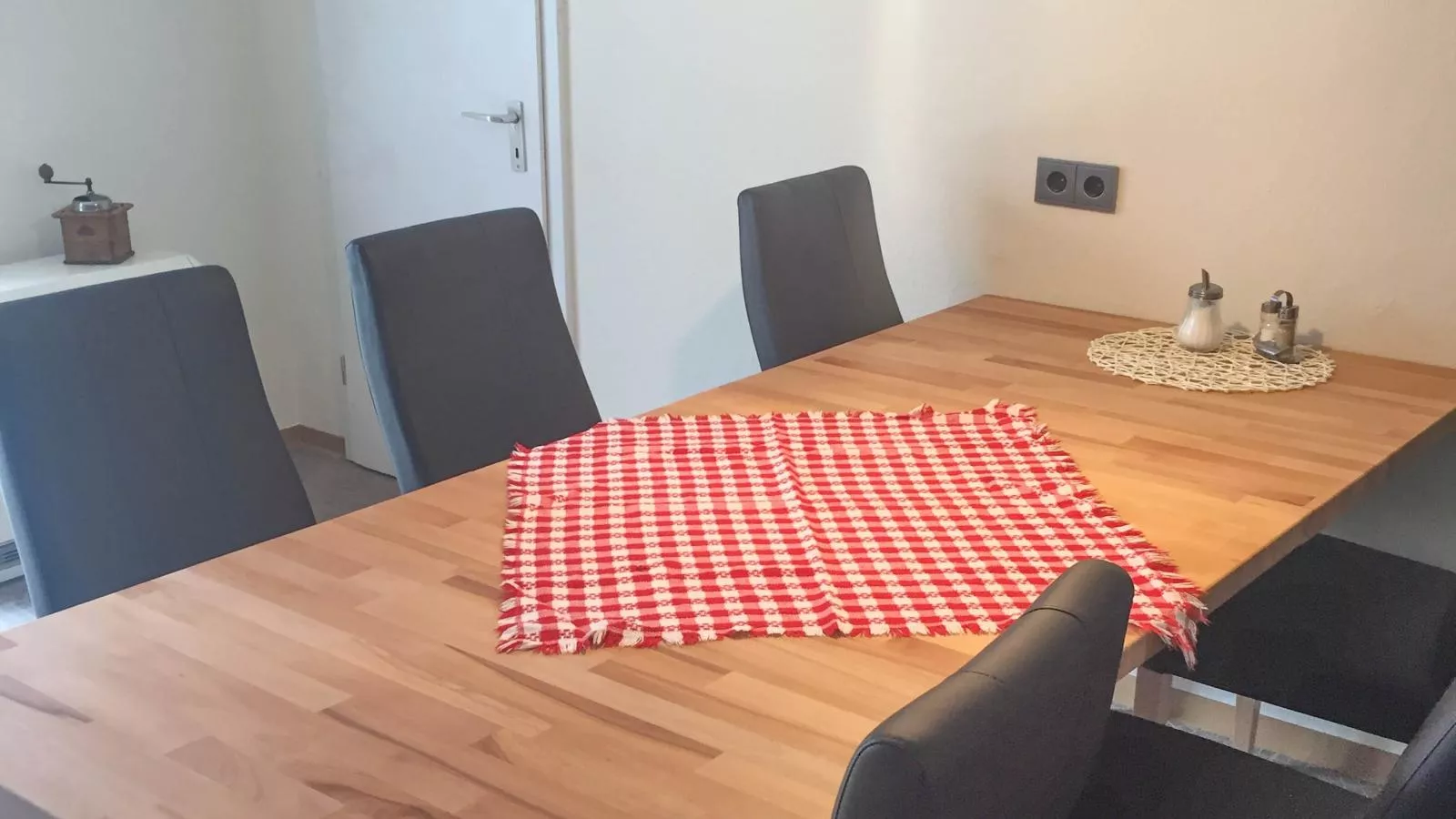Herrenhaus-Dining room