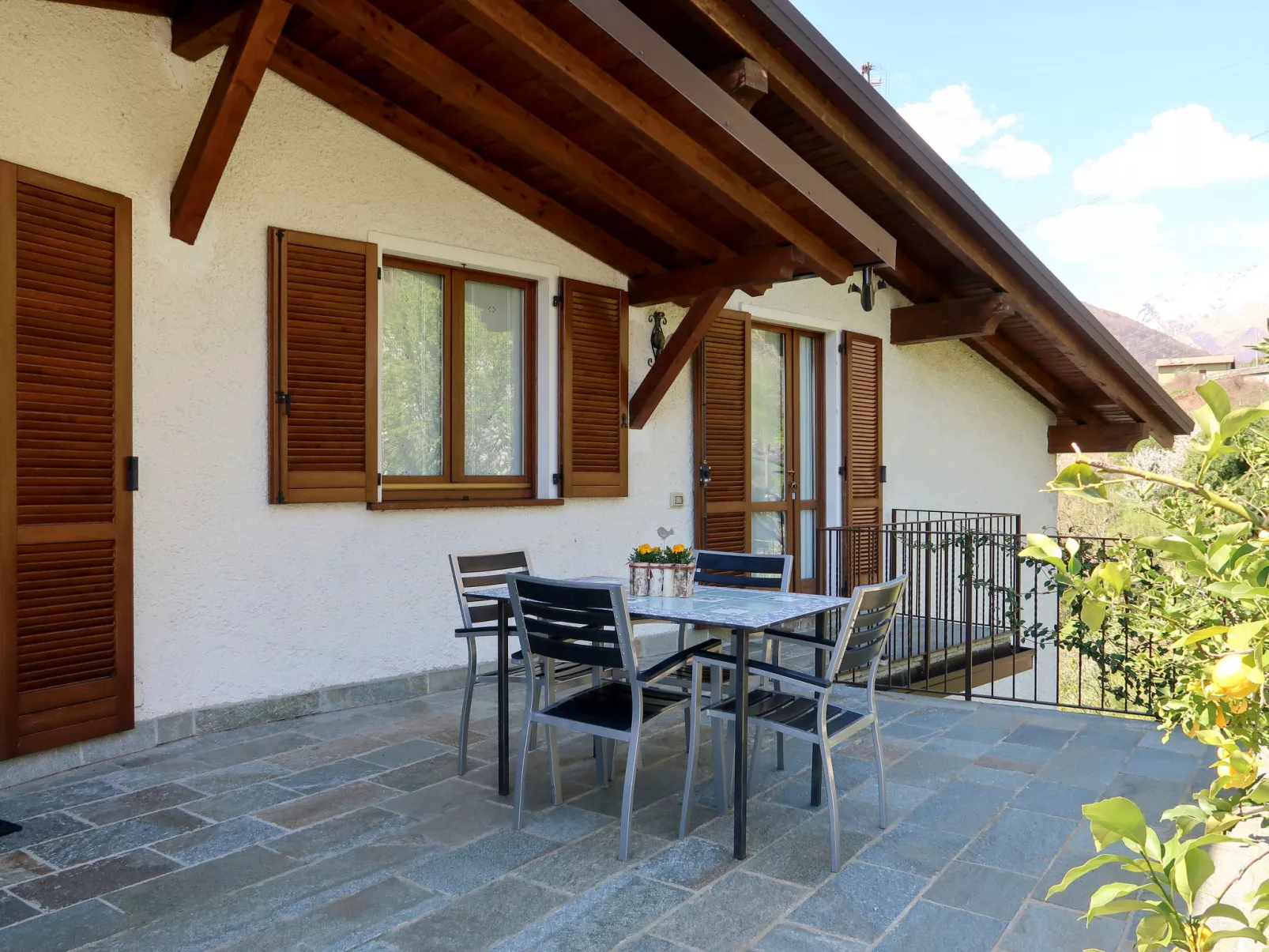 Bellavista (GRV240)-Outside