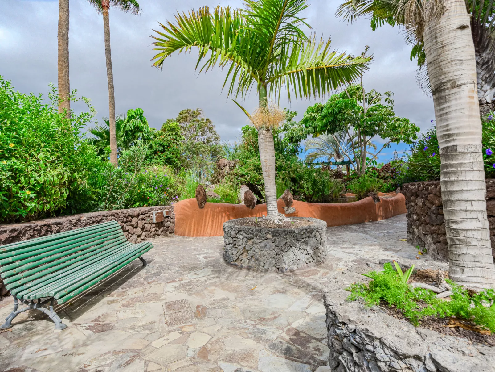 Parque Don Jose Poolside Retreat-Outside