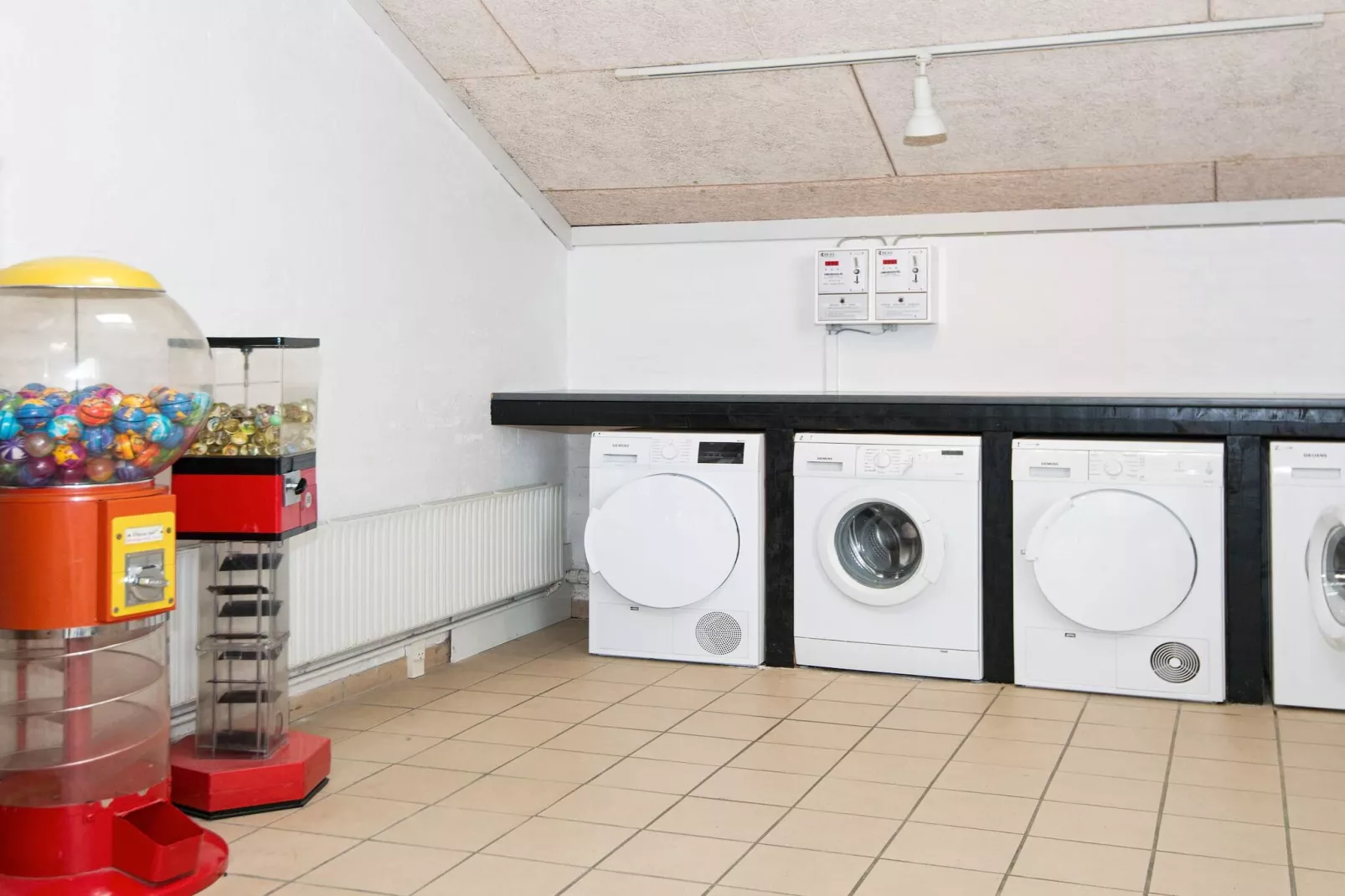 3 room,2 levels,dishwasher-Not tagged