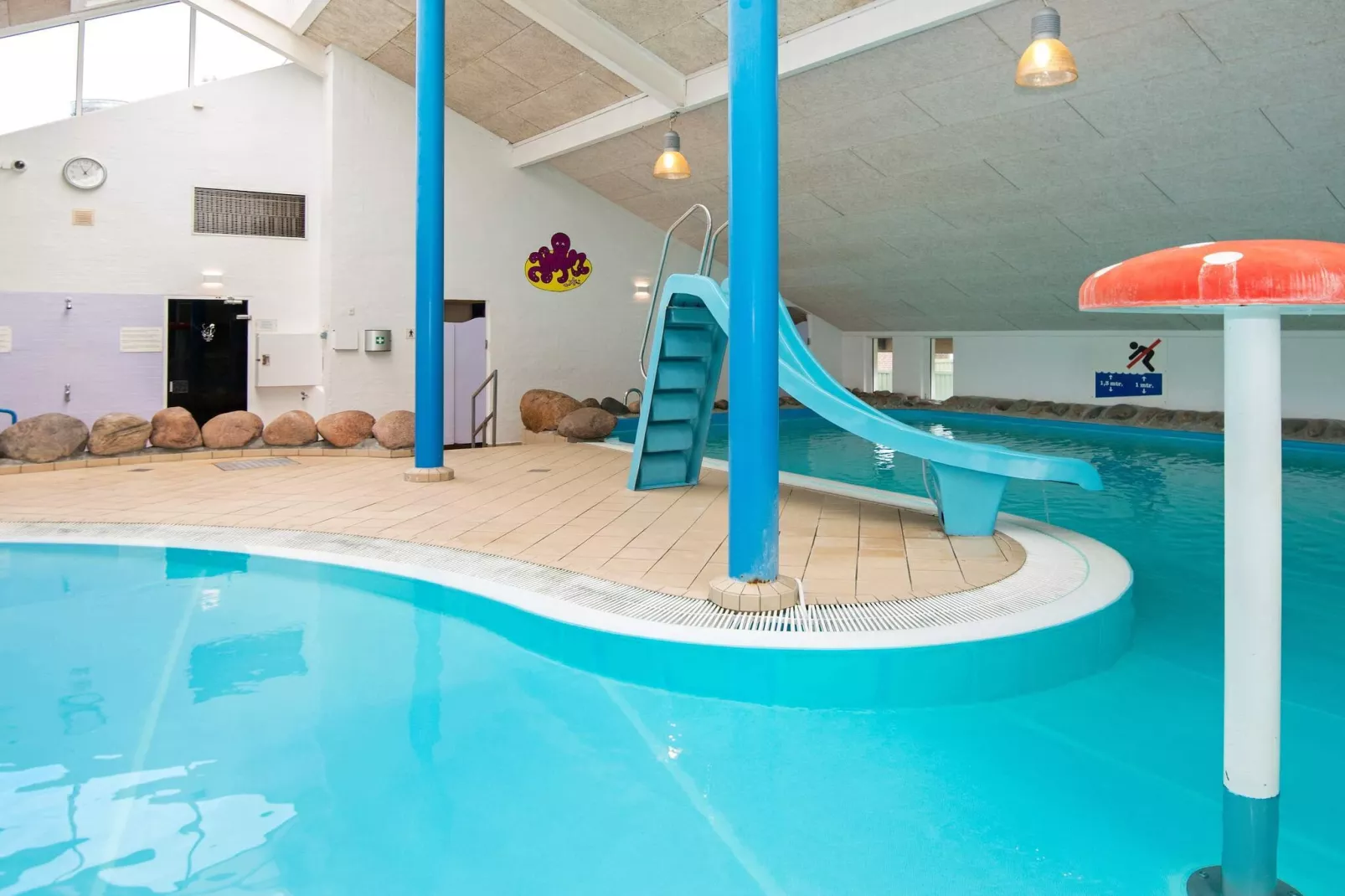 3 room,2 levels,dishwasher-Pool