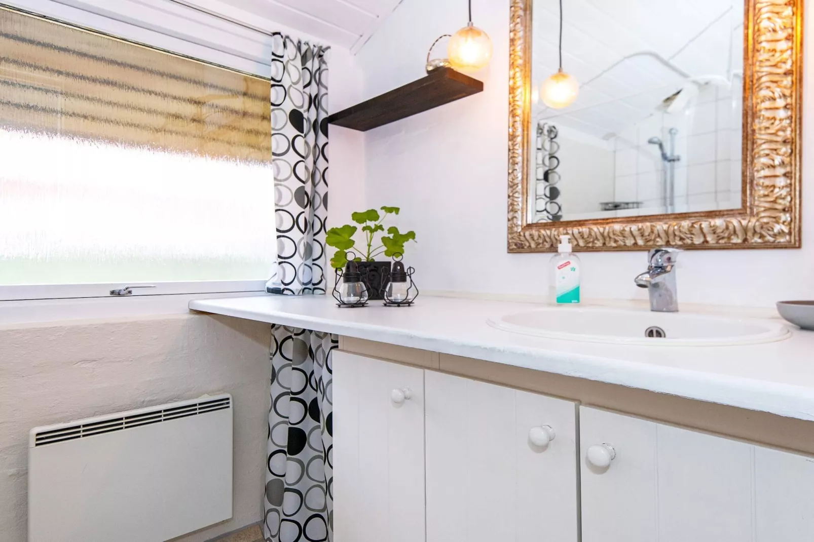 3 room,2 levels,dishwasher-Indoor