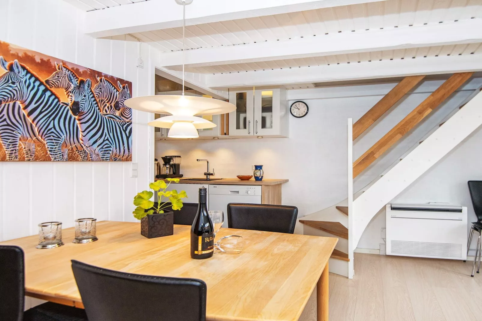 3 room,2 levels,dishwasher-Indoor