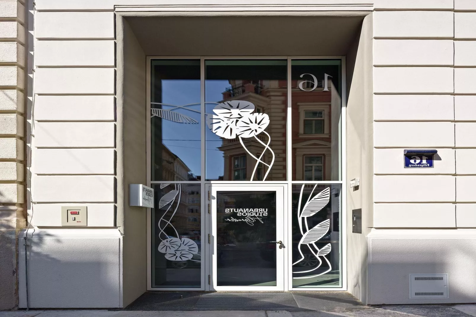 URBANAUTS Studios Fillgrader - 1Person-Exterior summer