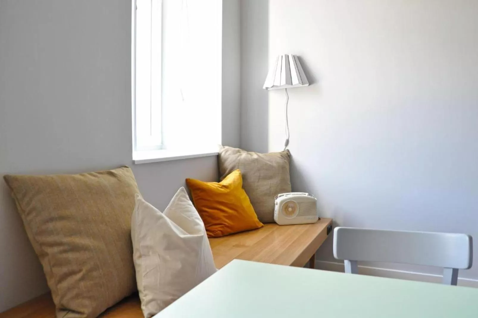 URBANAUTS Studios Fillgrader - 1Person-Living room