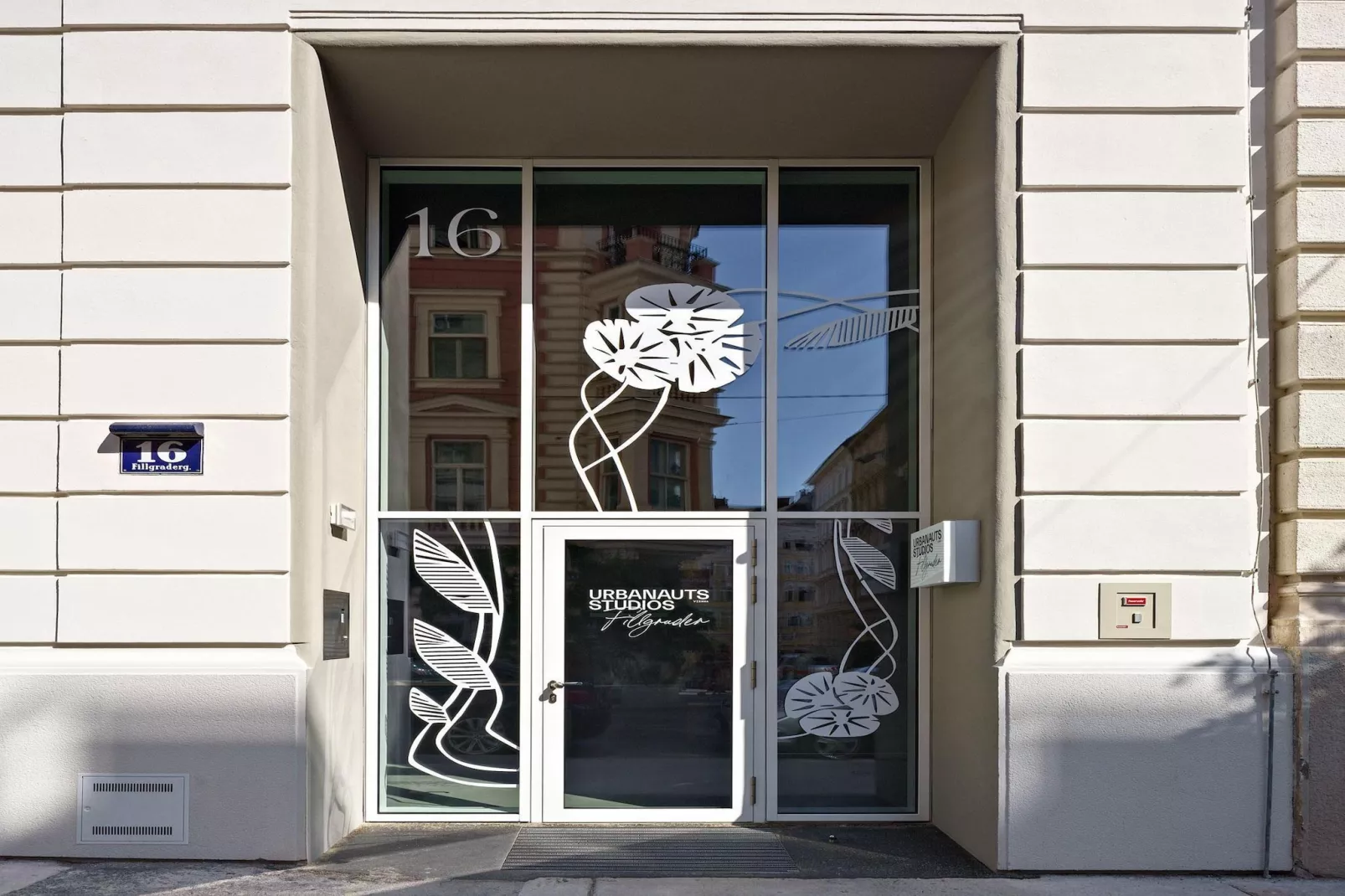 URBANAUTS Studios Fillgrader - 1Person-Exterior summer