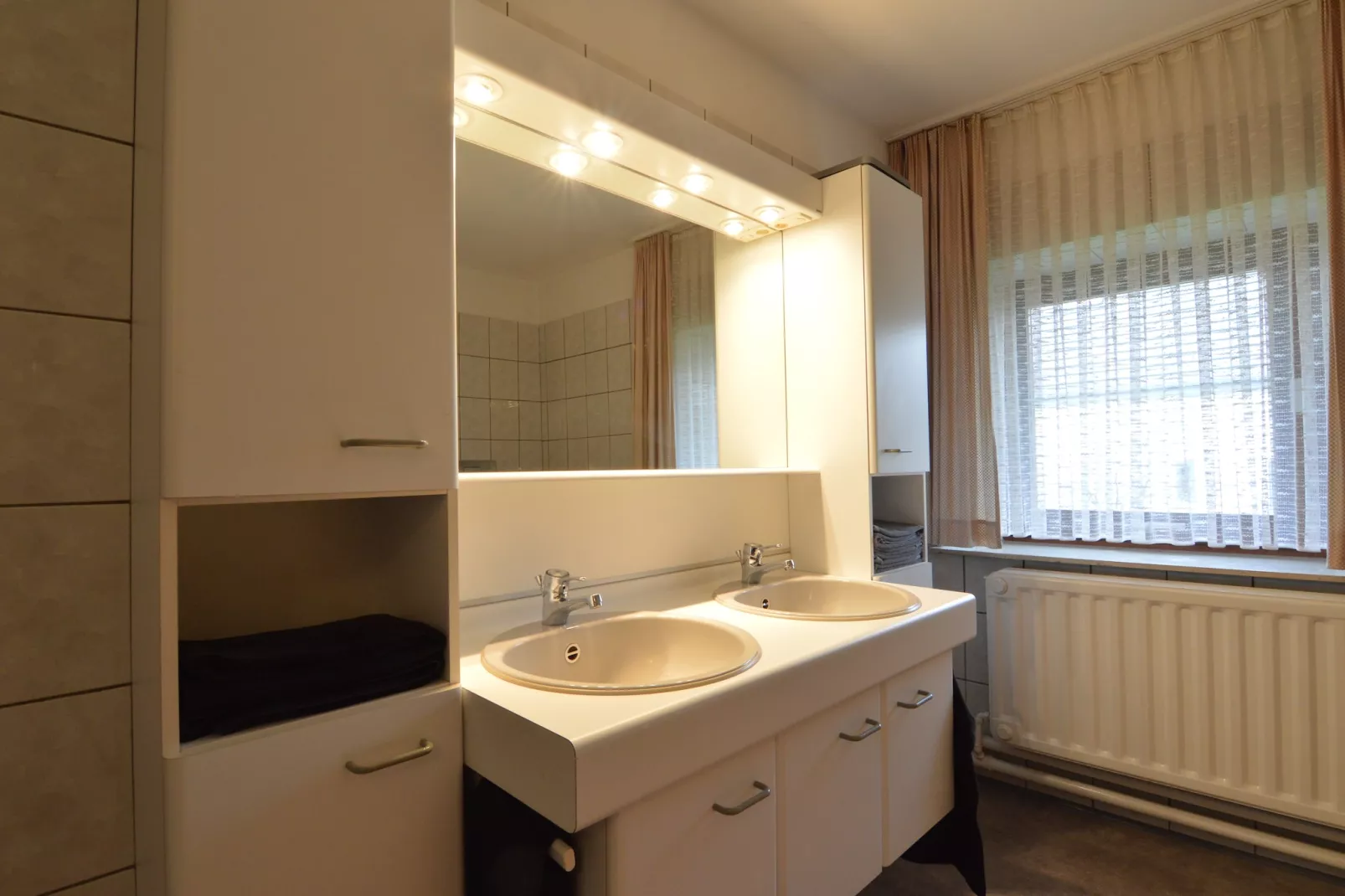 Haus Päsch nahe See mit beheiztem Whirlpool/Sauna-Salle de bain