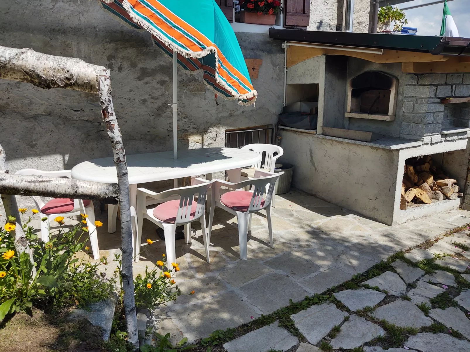Cà Mia-Outside