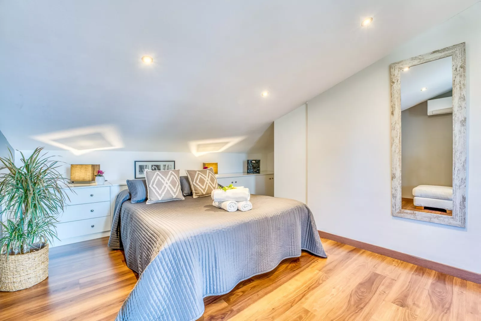 Xiscama-Bedroom
