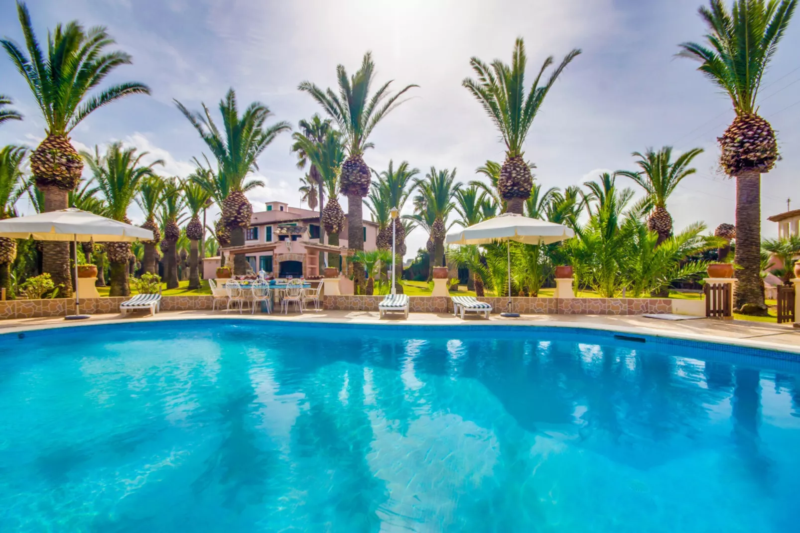 Can Comaro-Pool
