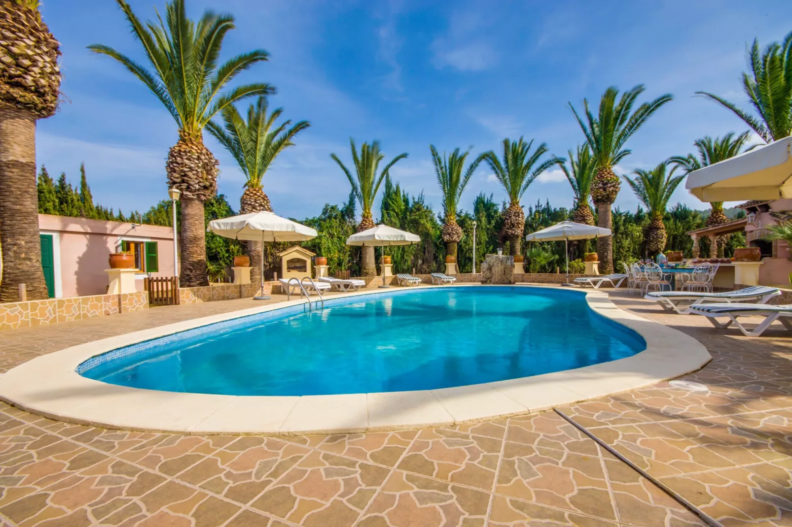 Can Comaro-Pool