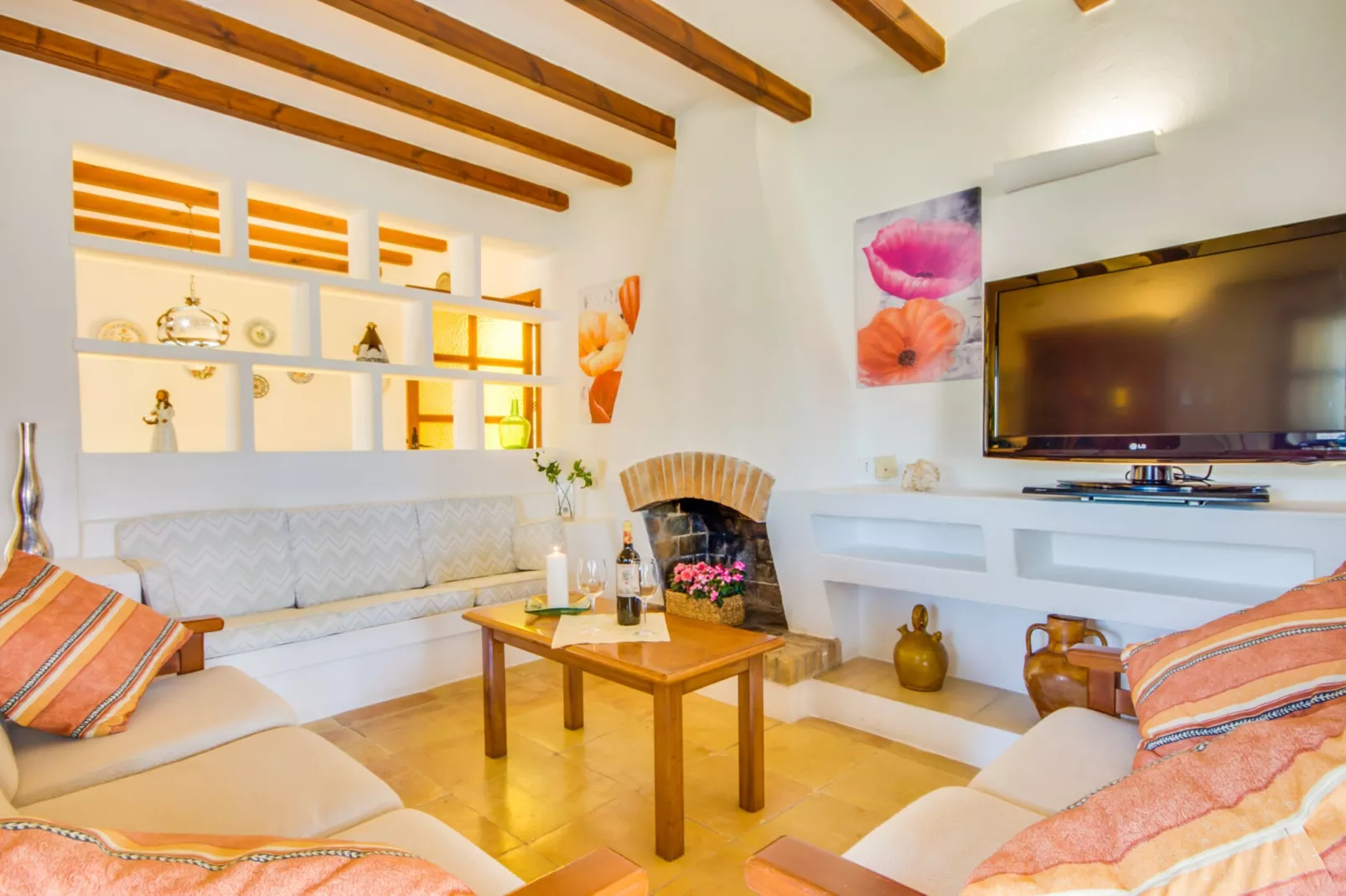 Can Comaro-Living room