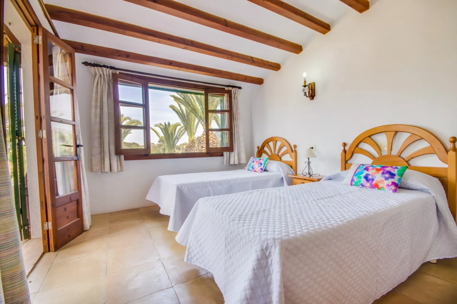 Can Comaro-Bedroom