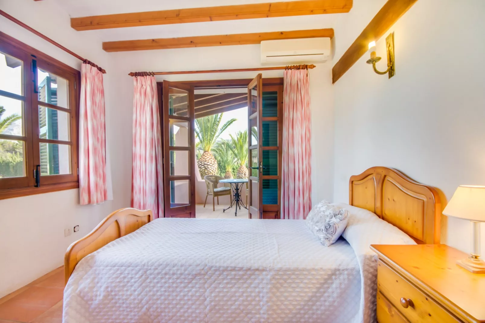 Can Comaro-Bedroom