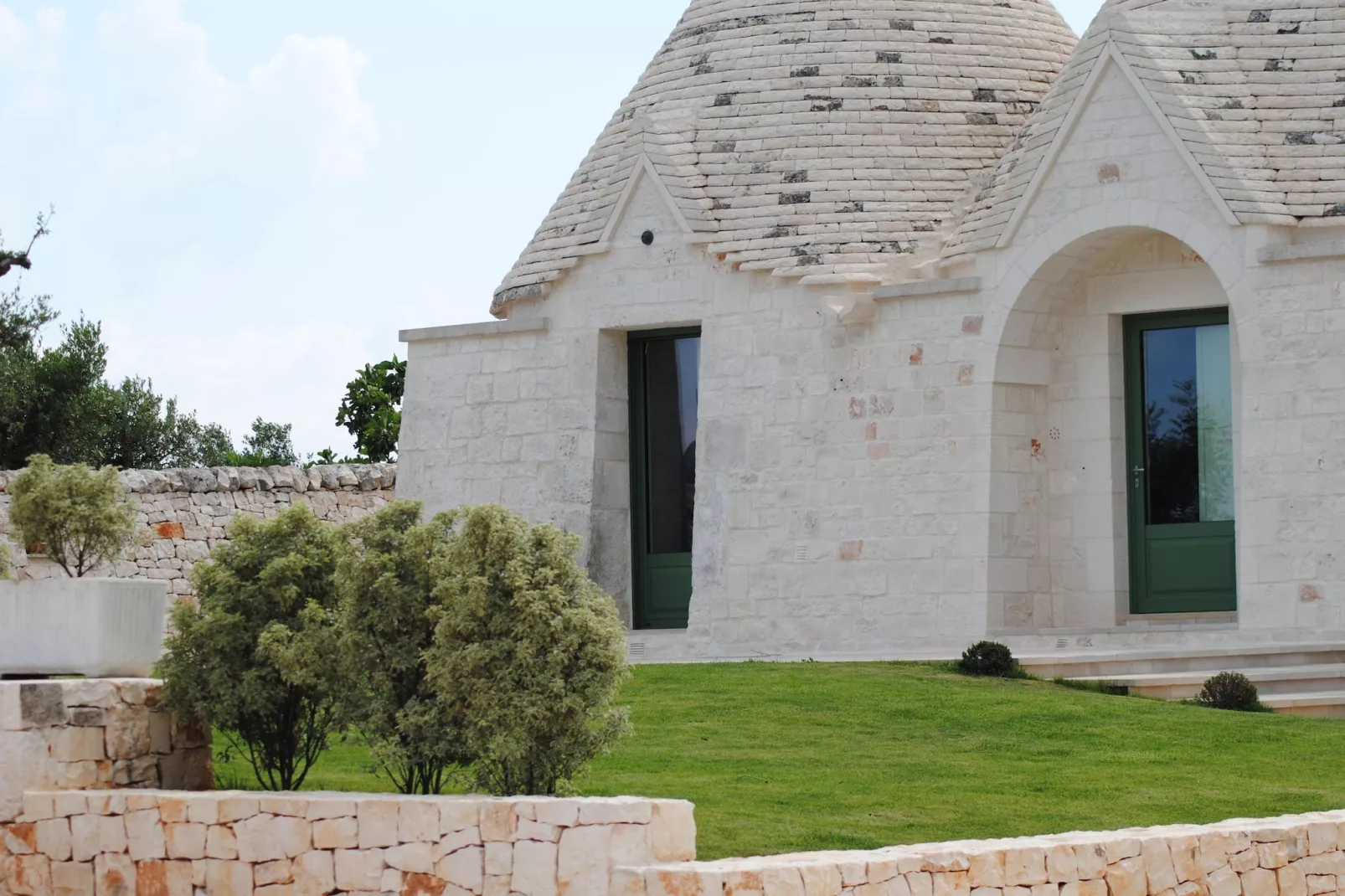 Trullo Amato Cisternino-Exterior summer