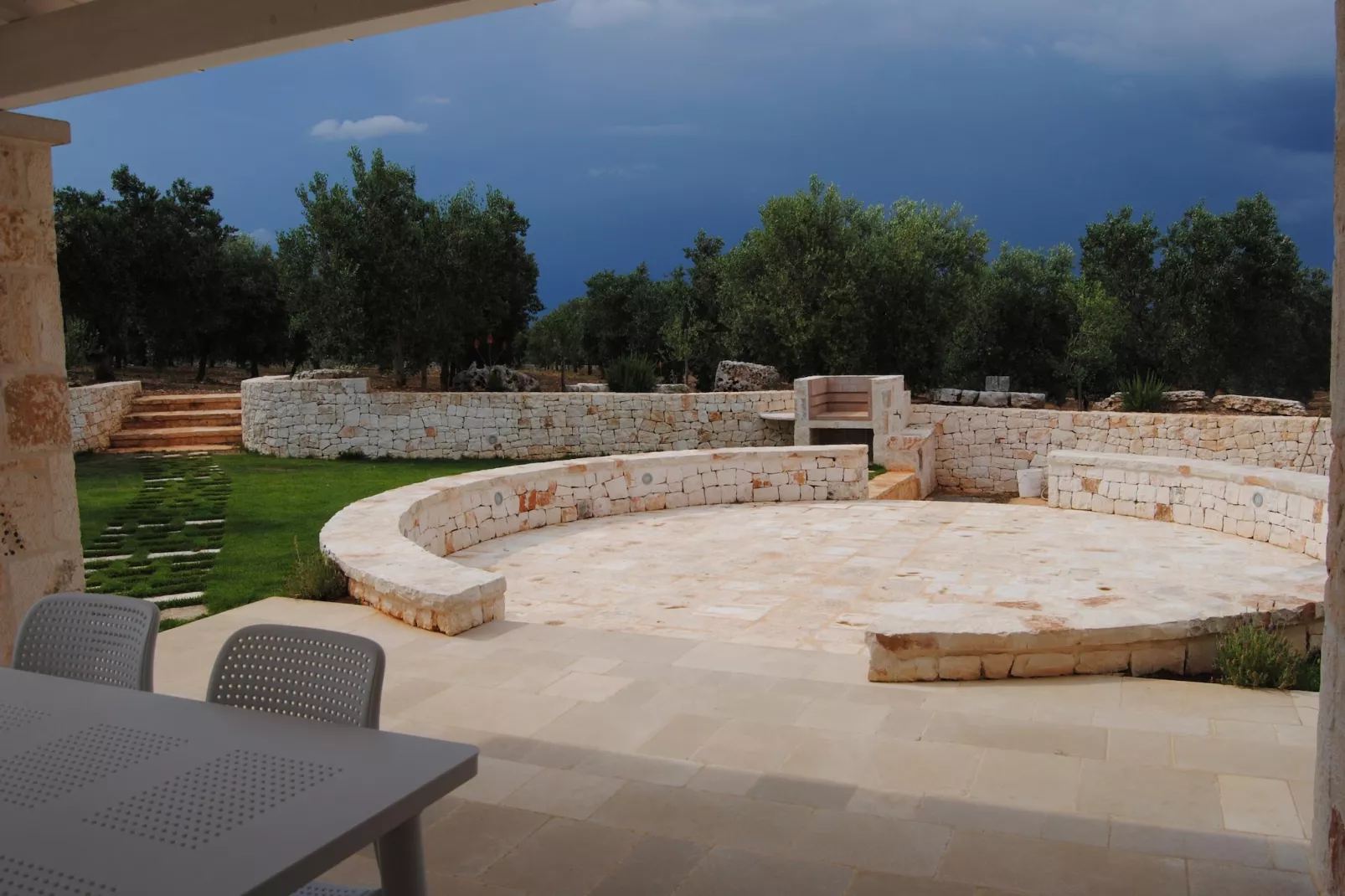 Trullo Amato Cisternino-Gardens summer