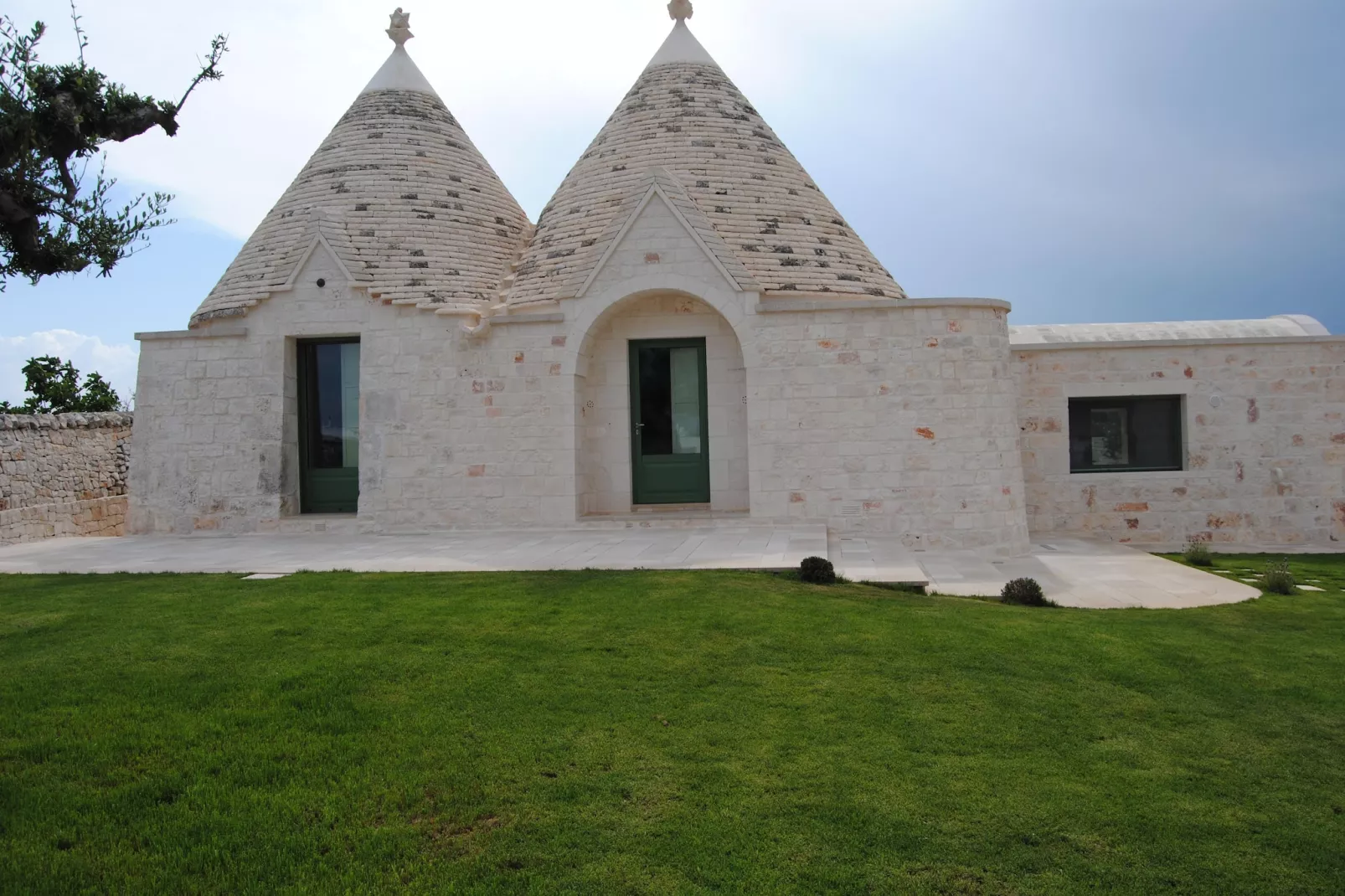 Trullo Amato Cisternino-Exterior summer