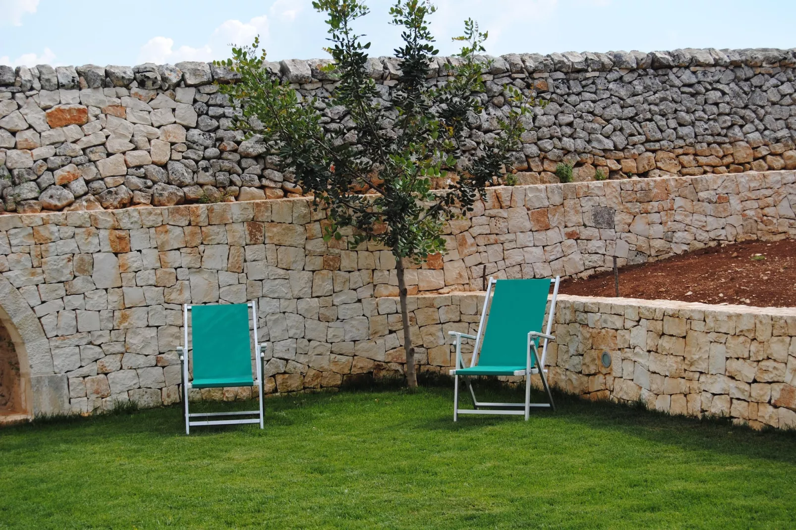 Trullo Amato Cisternino-Gardens summer