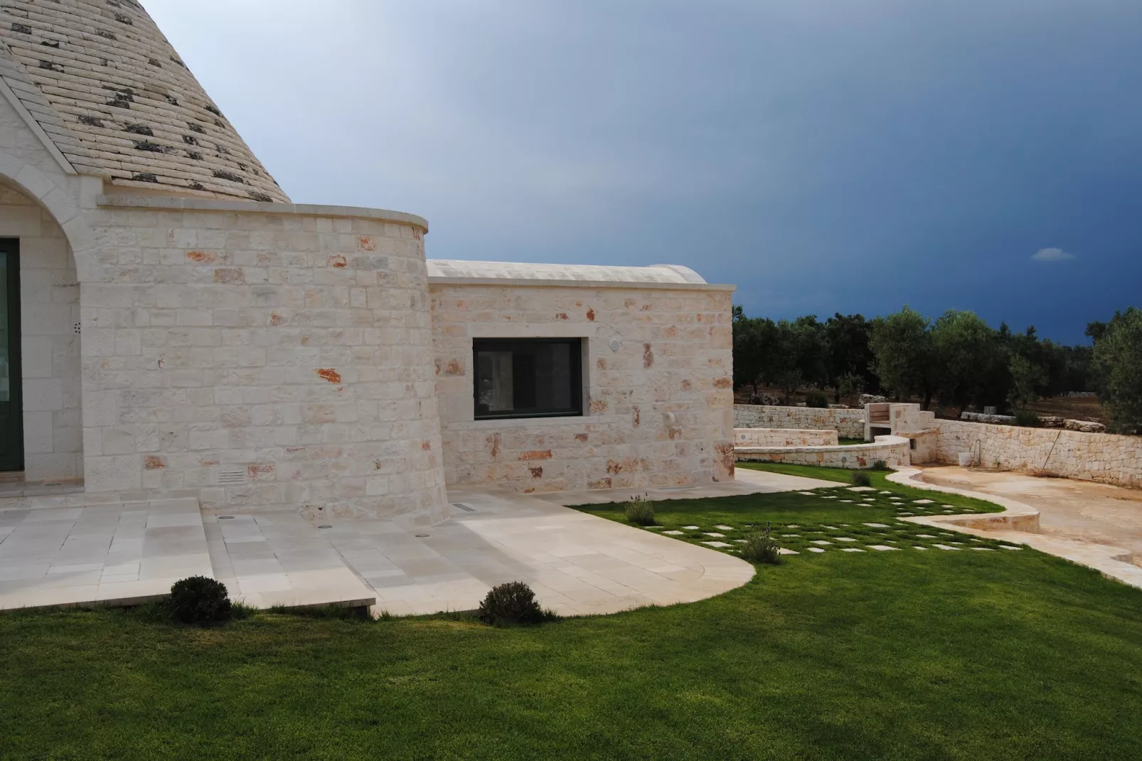 Trullo Amato Cisternino-Exterior summer