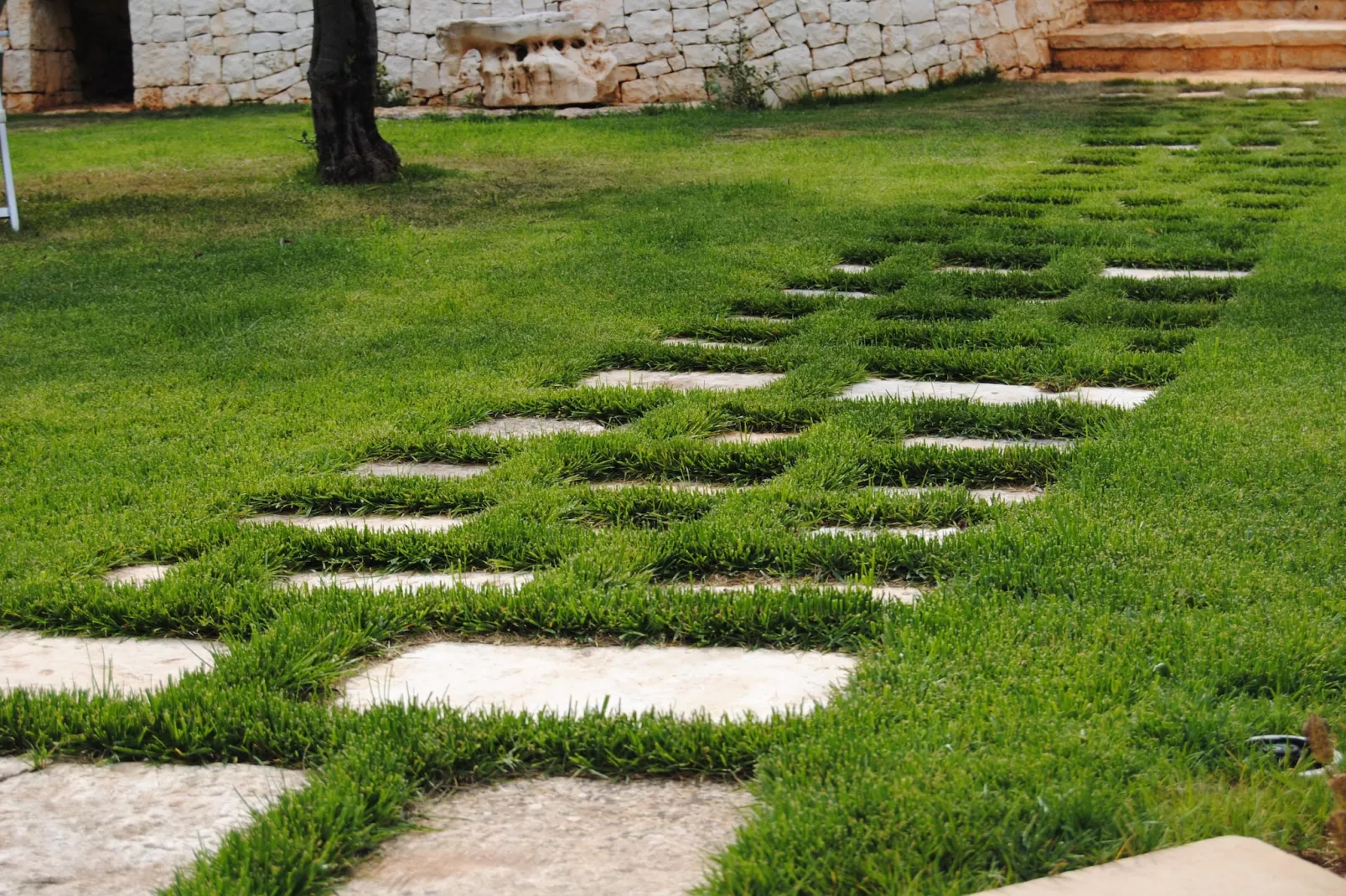 Trullo Amato Cisternino-Gardens summer