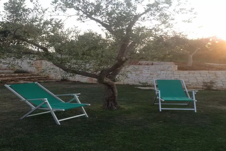 Trullo Amato Cisternino-Gardens summer