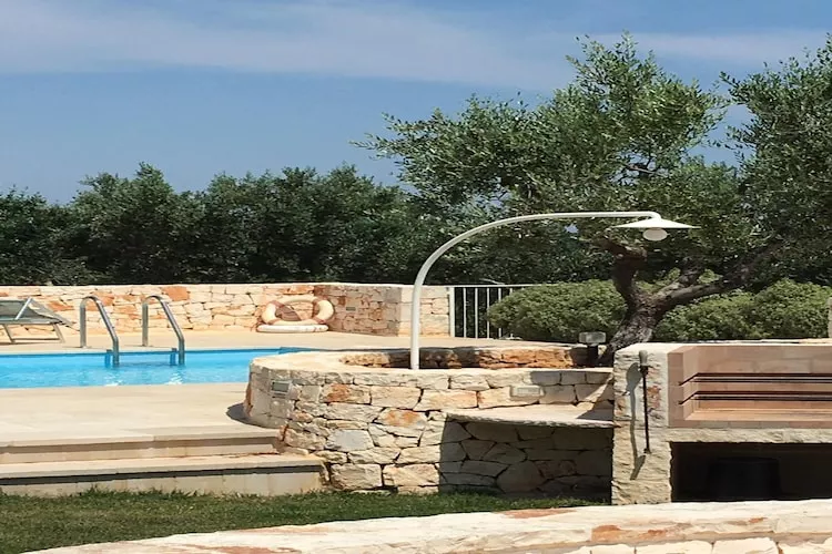 Trullo Amato Cisternino-Gardens summer