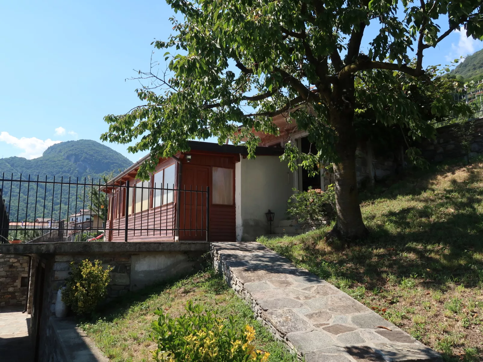 Sofia (DMA333)-Outside