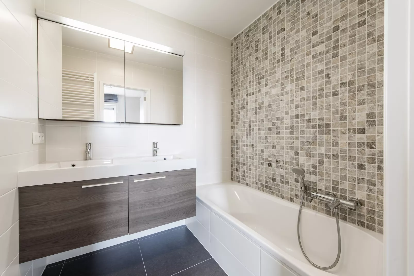 Eden B7-Bathroom