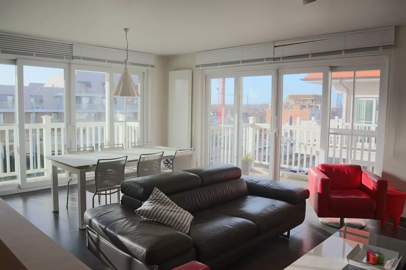 DOCKSIDE 0303-Living room