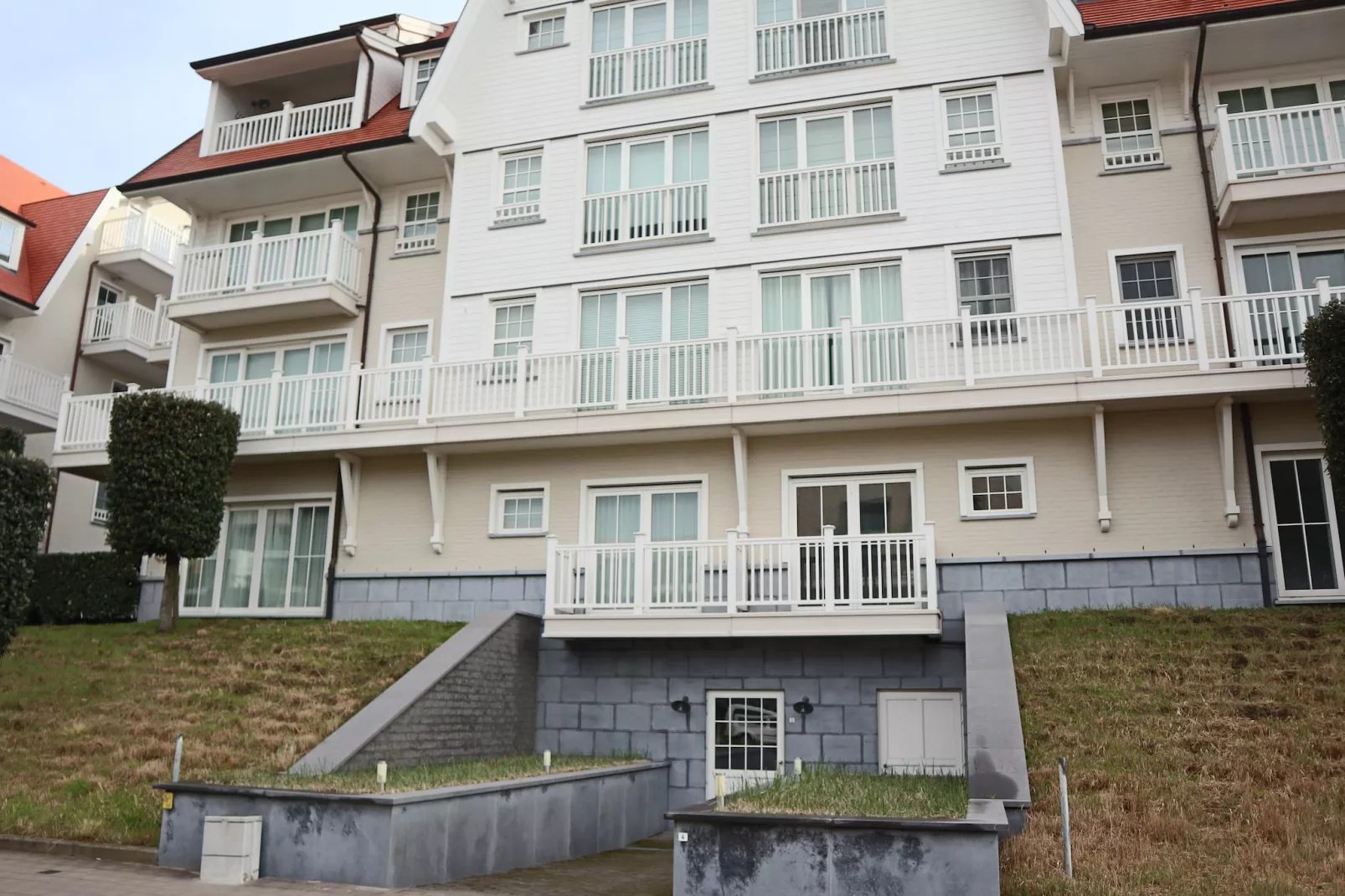 DOCKSIDE 0303-Exterior summer