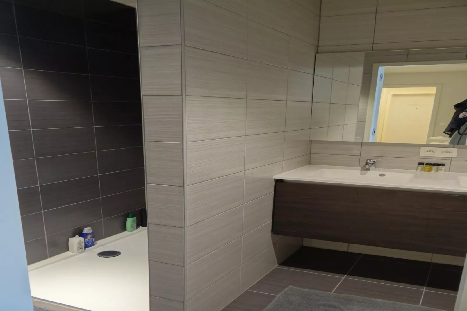 KARTHUIZER E4 0101PK-Bathroom