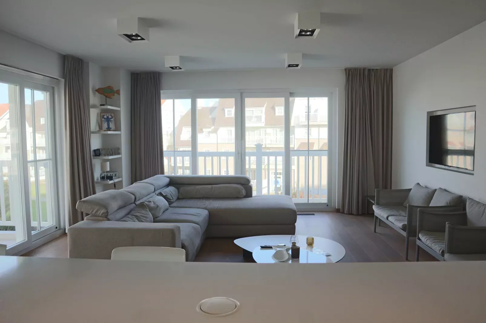 DOCKSIDE 0304GAR-Living room