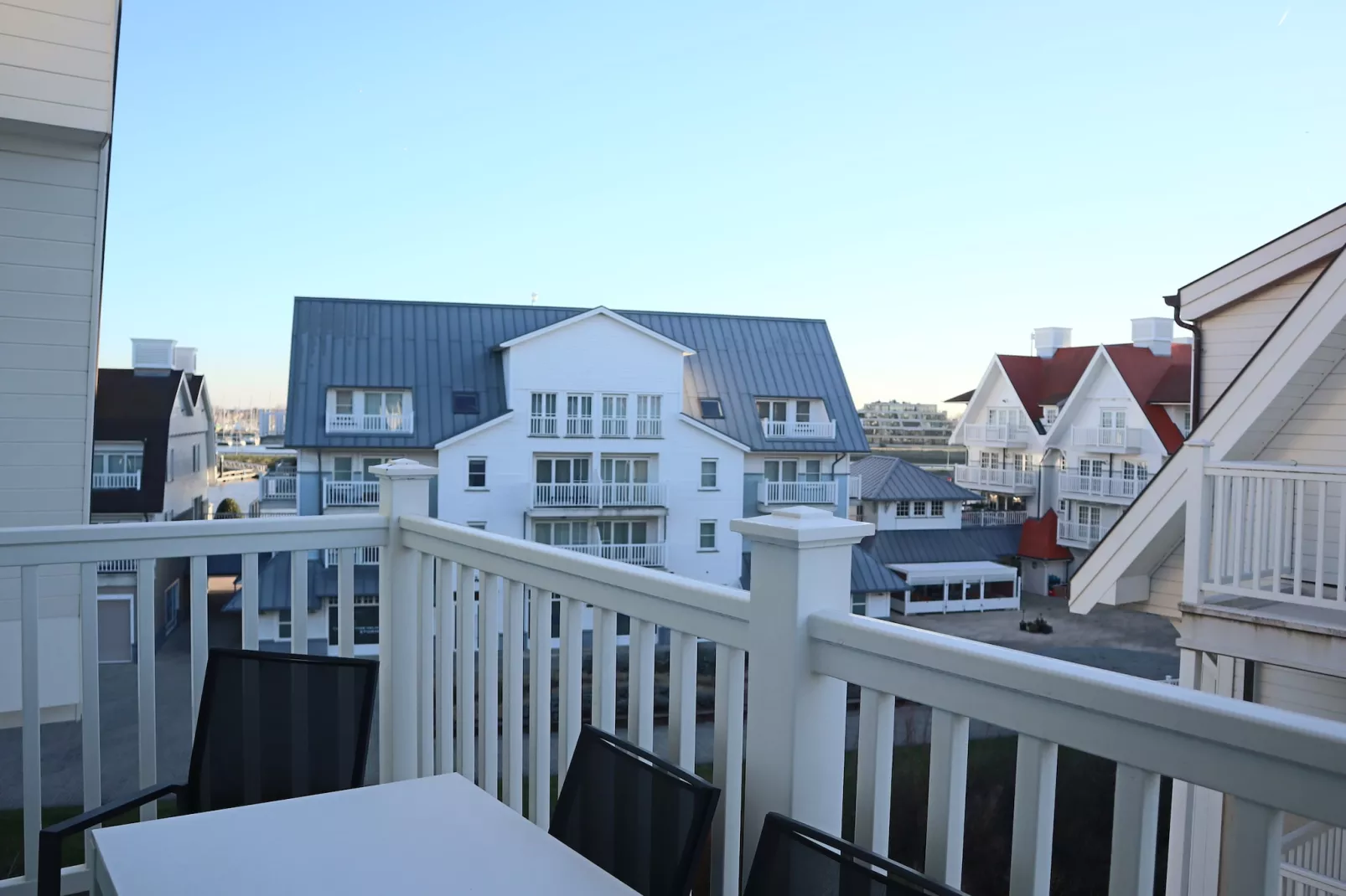 DOCKSIDE 0402GAR-Terrace balcony