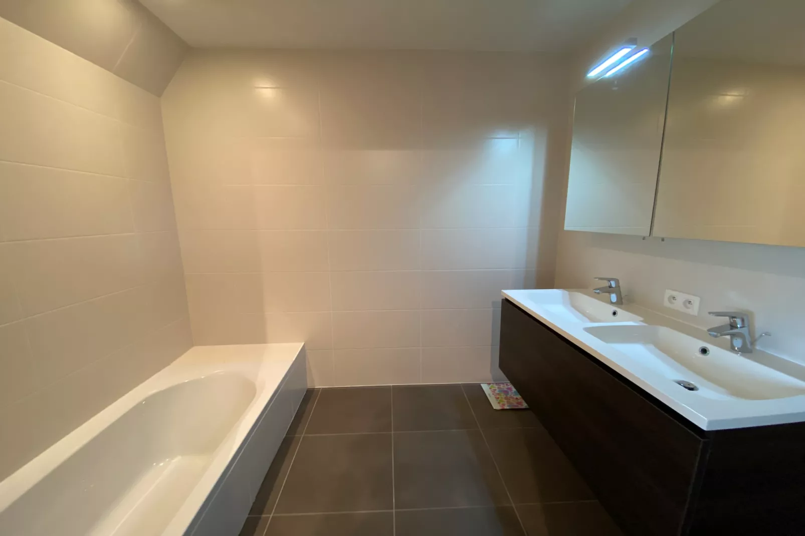 DOCKSIDE 0402GAR-Bathroom