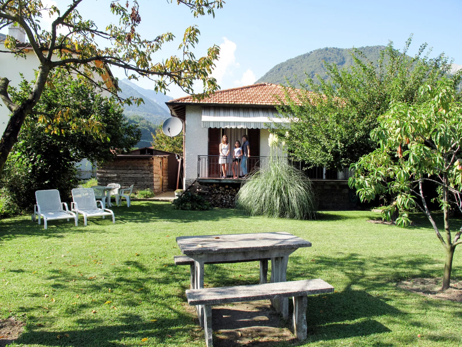 Romina (DMA175)-Outside