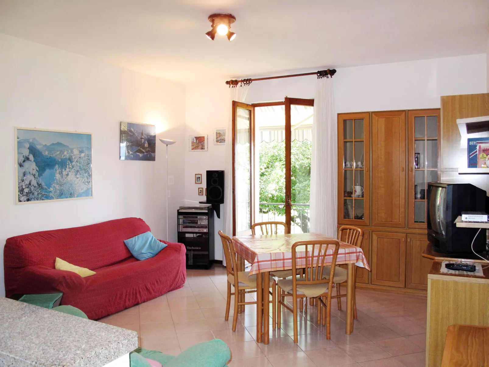 Romina (DMA175)-Inside