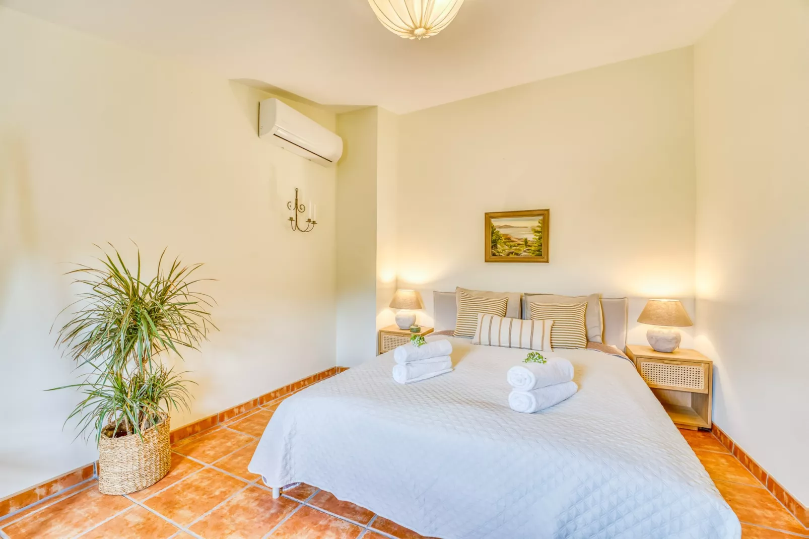 Son Paulo-Bedroom