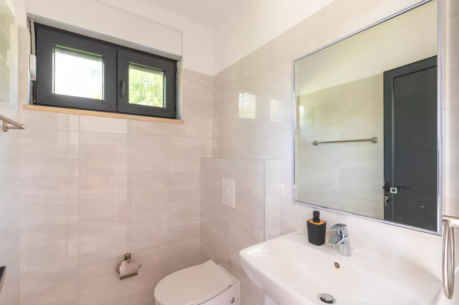 Villa Vivre-Bathroom