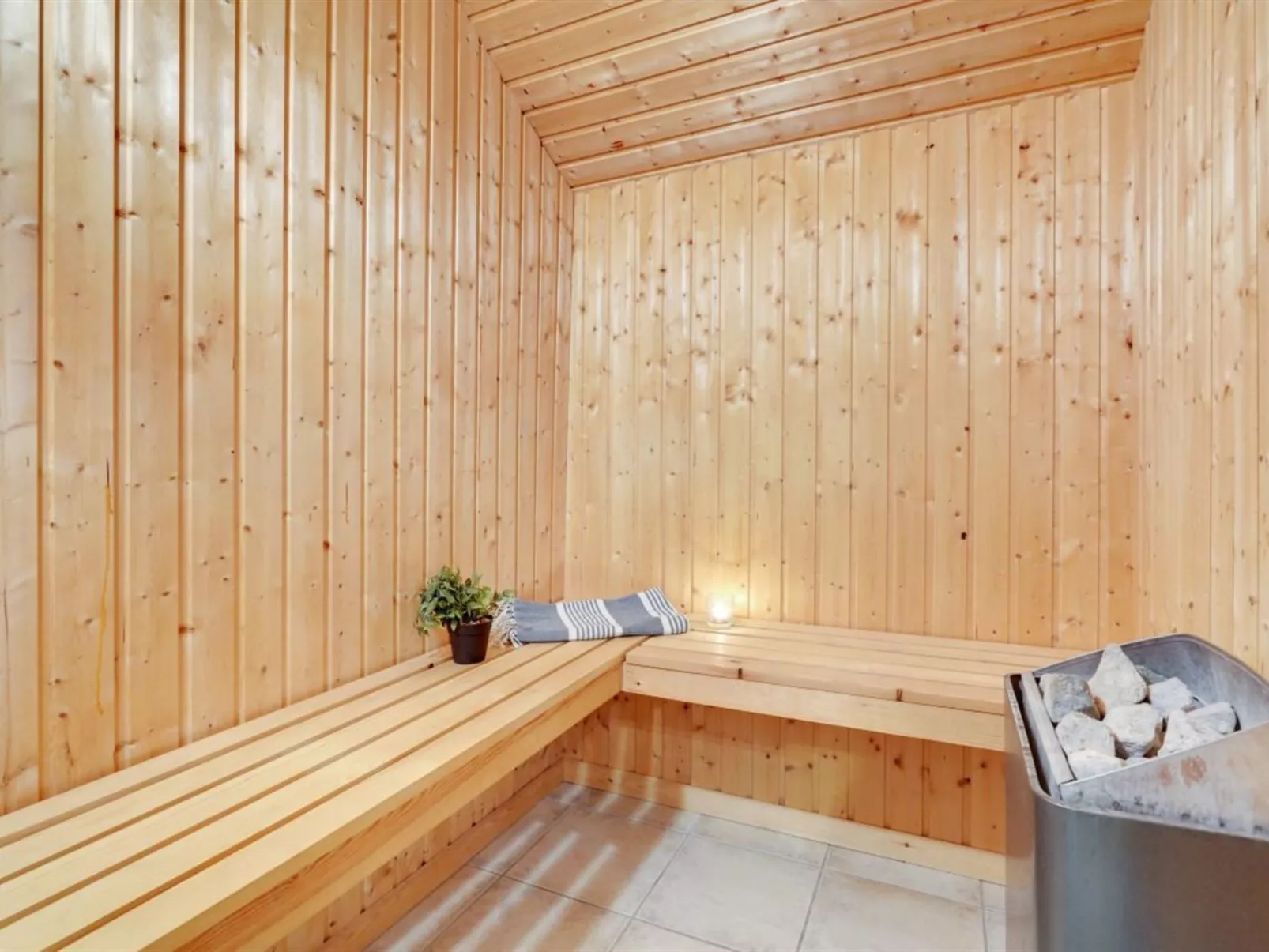 "Matine" - 800m from the sea-Inside