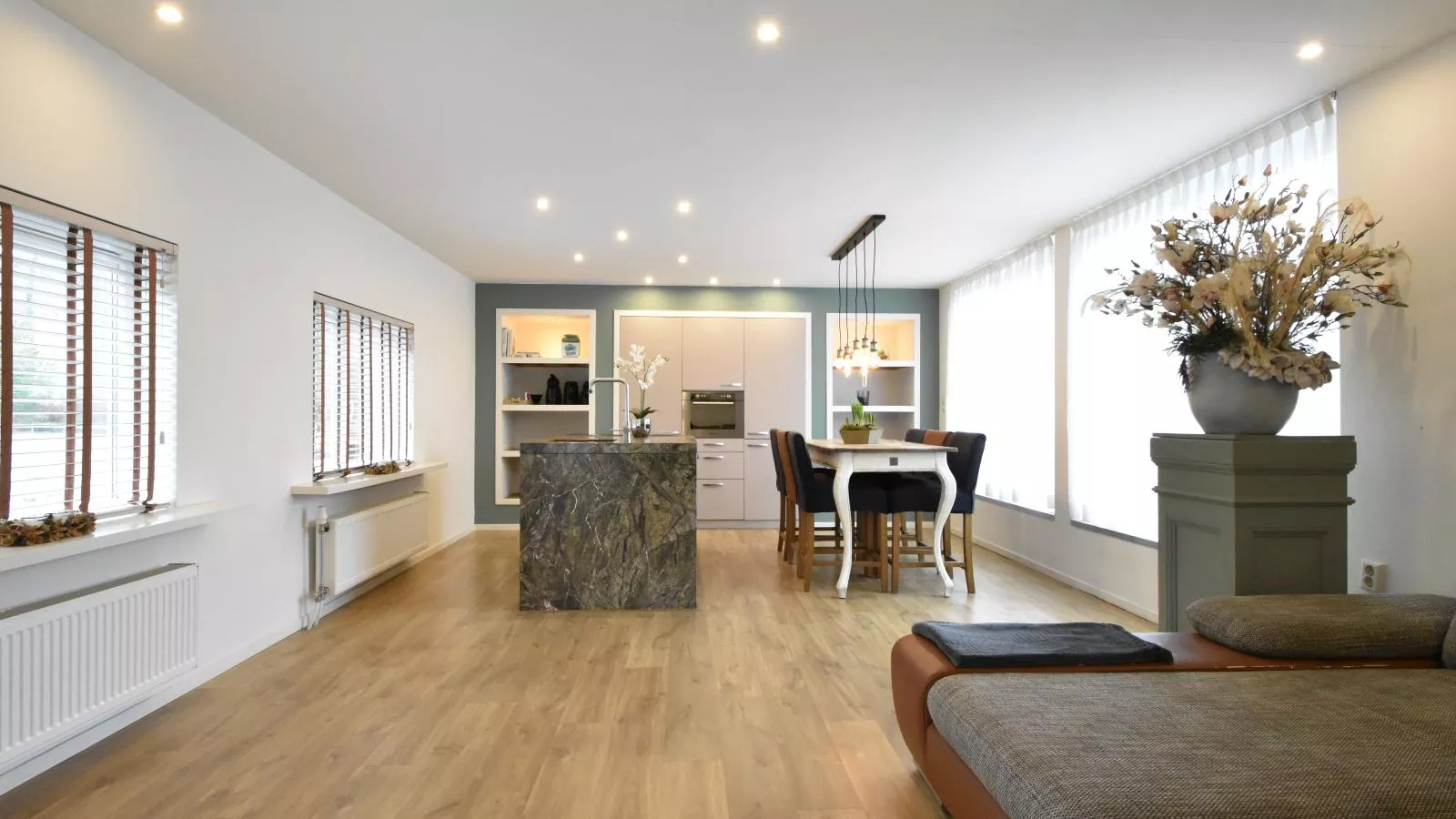 Aldabra-Living room