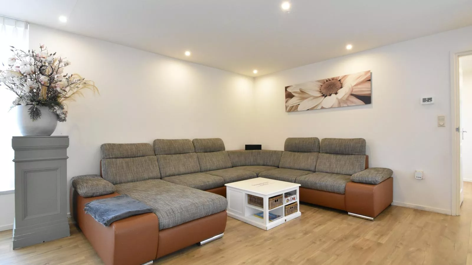 Aldabra-Living room
