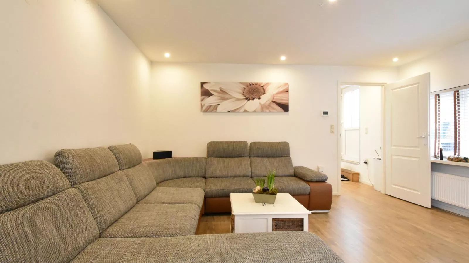 Aldabra-Living room