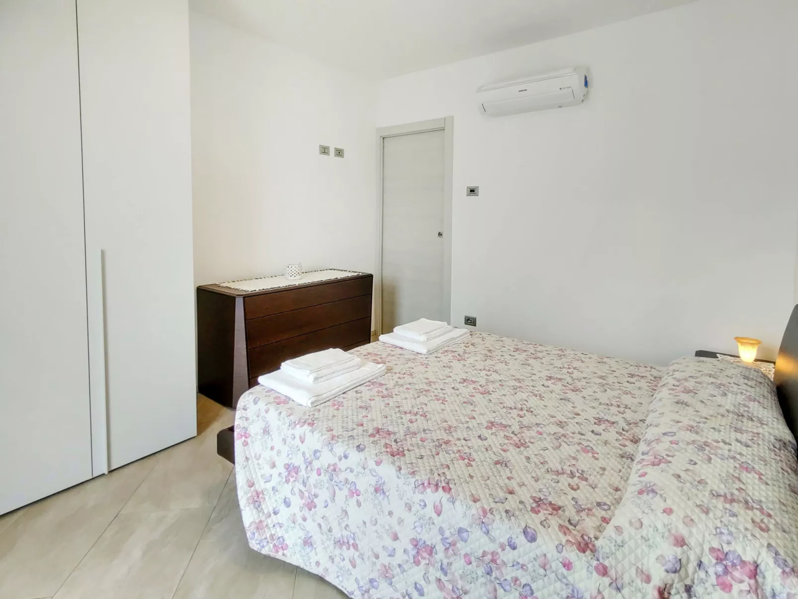 Orchidea (GLA126)-Inside