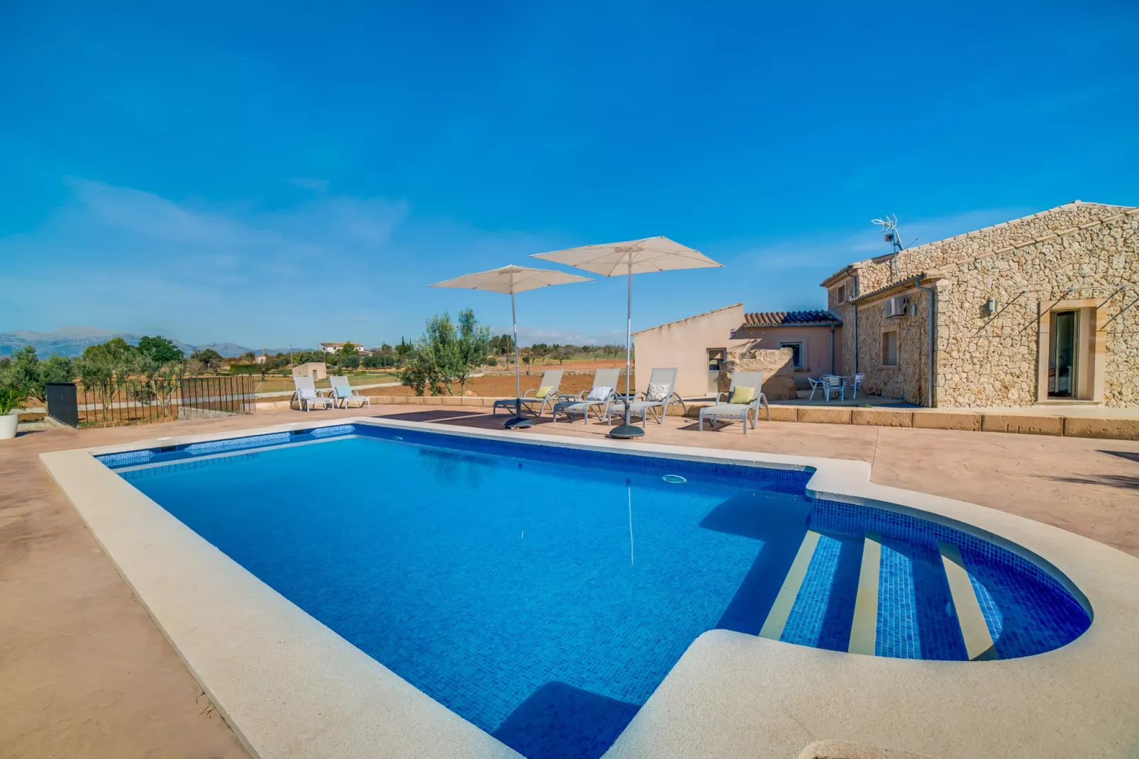 Can Brivo-Exterior summer