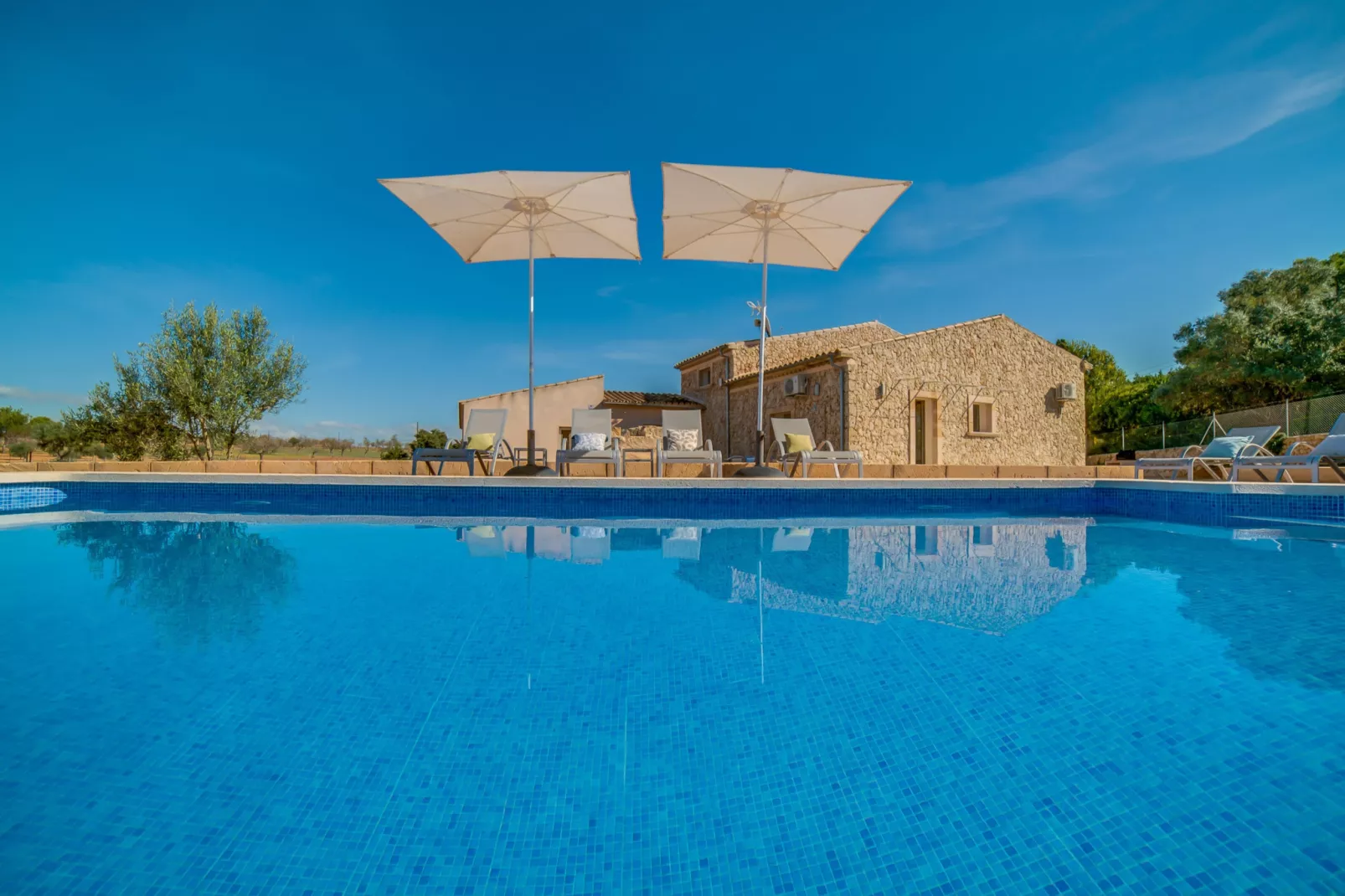 Can Brivo-Exterior summer