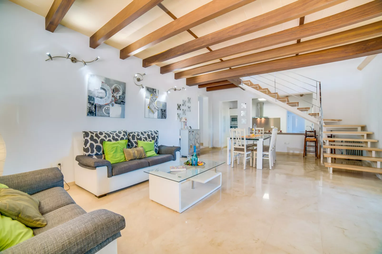 Can Brivo-Living room